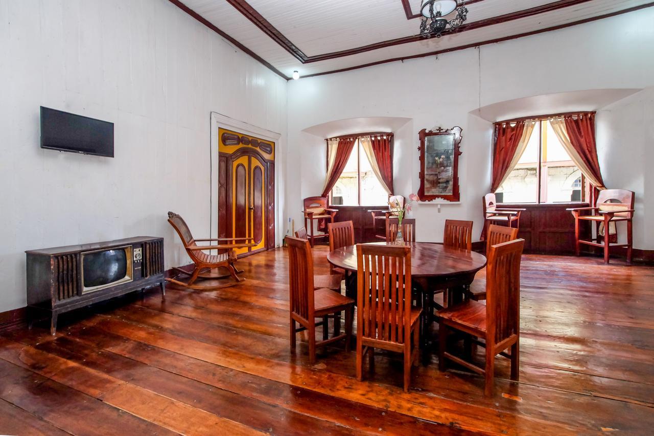 Zen Rooms Calle Crisologo Vigan Kültér fotó
