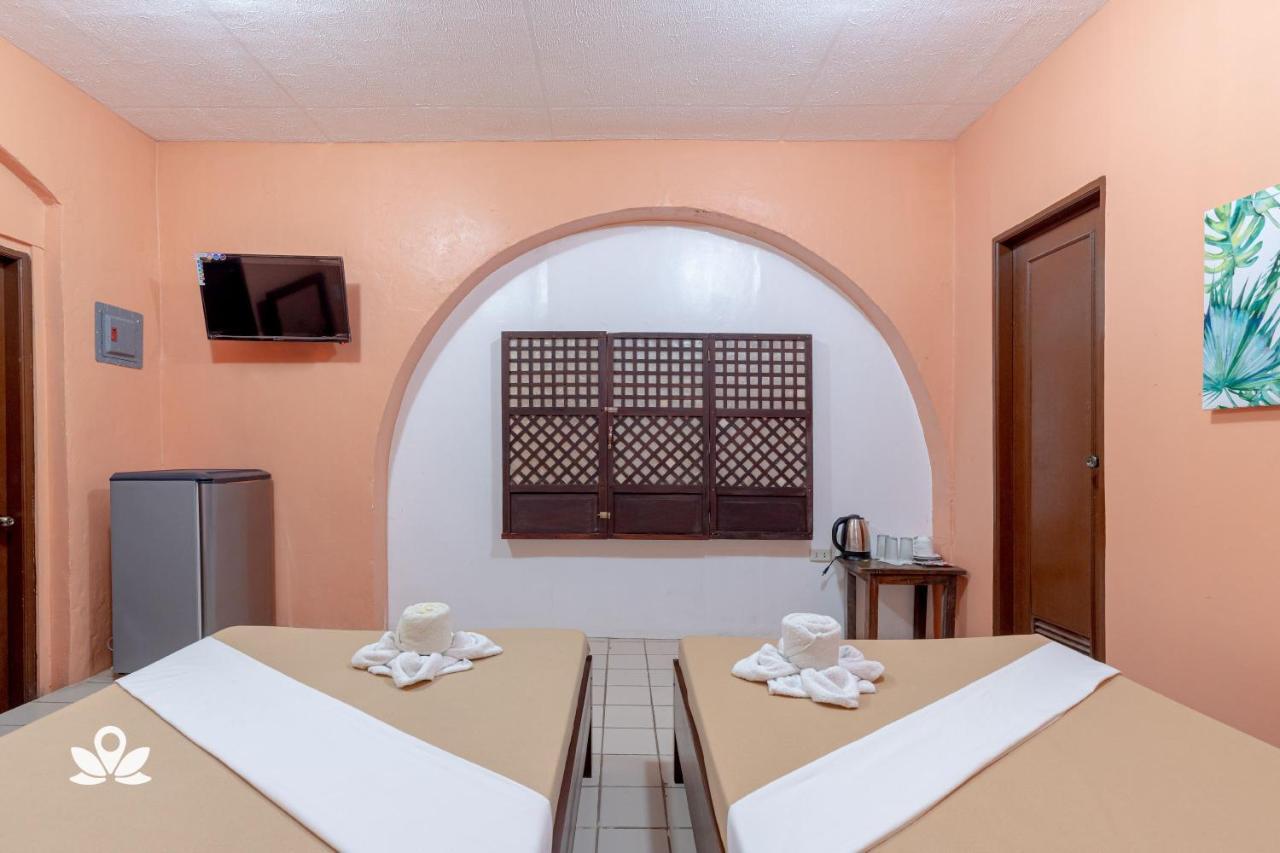 Zen Rooms Calle Crisologo Vigan Kültér fotó